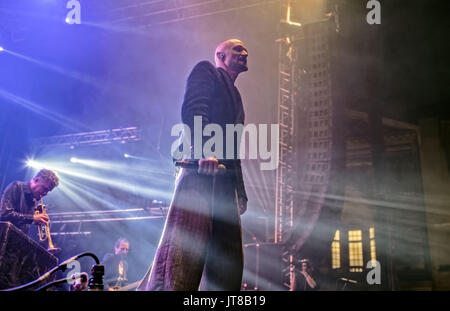 Liverpool, Merseyside, Royaume-Uni. 17 Juin, 2017. TIM BOOTH chanteur du groupe britannique "James" à l'infortuné Hope and Glory festival, Liverpool Credit : Andy Von Pip/ZUMA/Alamy Fil Live News Banque D'Images
