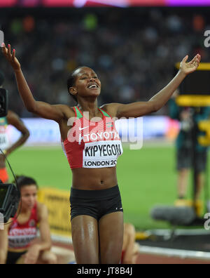 Londres, Royaume-Uni. 7e août, 2017. Faith Chepngetich KIPYEGON, Kenya, célébrer après avoir remporté le 1500 m dernière à Londres le 7 août 2017 au 2017 es Championnats du monde d'athlétisme. Credit : Ulrik Pedersen/Alamy Live News Banque D'Images