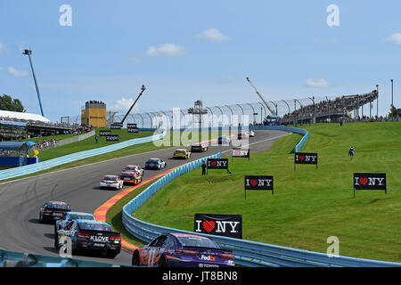 6 août 2017 : le pace car conduit les voitures dans les esses portion de voie au cours de la série de la Coupe NASCAR Monster Energy I Love NY 355 au Glen le dimanche, Août 6, 2017 à Watkins Glen International, à Watkins Glen, New York. Barnes riche/CSM Banque D'Images