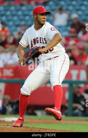 Anaheim, Californie, USA. 07Th Aug, 2017. 7 août 2017 : Los Angeles Angels le lanceur partant JC Ramirez (66) rend le départ pour les anges dans le jeu entre le Baltimore Orioles et Los Angeles Angels of Anaheim, Angel Stadium d'Anaheim, CA, photographe : Peter Renner and Co Crédit : Cal Sport Media/Alamy Live News Banque D'Images