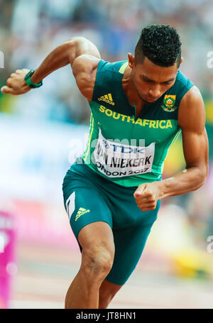 Londres, Royaume-Uni. 7 Août, 2017. Wayde van Niekerk, Afrique du Sud, dans le 200m masculin chauffe sur le quatrième jour de l'IAAF 2017 Championnats du monde de Londres au London Stadium. Crédit : Paul Davey/Alamy Live News Banque D'Images