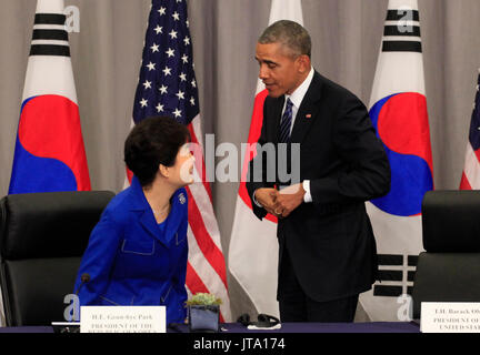Le président des États-Unis Barack Obama participe à une réunion trilatérale avec le président Park Geun-Hye de la République de Corée lors du Sommet sur la sécurité nucléaire à Washington, DC Le 31 mars 2016. Crédit : Dennis Brack / Piscine via CNP /MediaPunch Banque D'Images