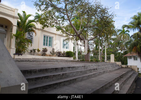 La Havane, Cuba - février 2,2017 : Finca Vigia où Ernest Hemingway a vécu de 1939 à 1960.De l'arrière de la véranda et une tour adjacente a Banque D'Images