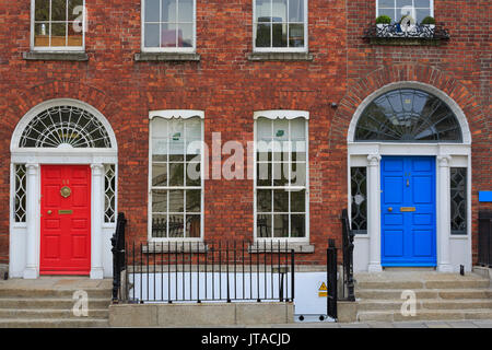 Porte de style géorgien, Merrion Street East, la ville de Dublin, comté de Dublin, République d'Irlande, Europe Banque D'Images