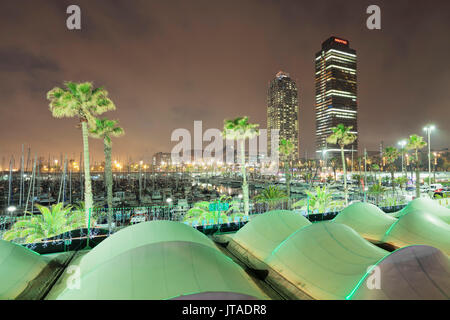 Port Olimpic, Mapfre Tower, Tour des Arts, Barcelone, Catalogne, Espagne, Europe Banque D'Images