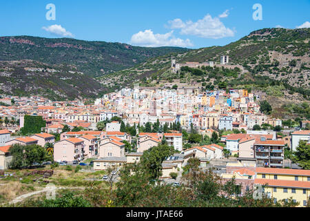 Sur la ville de Bosa au niveau de la rivière Temo, Sardaigne, Italie, Europe