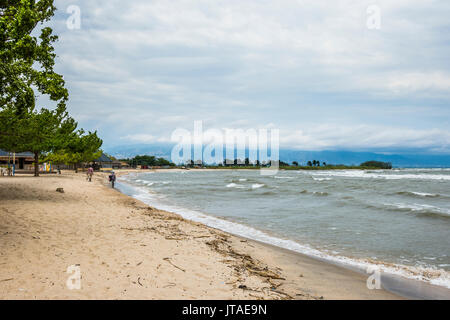 Plage sur les rives du lac Tanganyika, Bujumbura, Burundi, Afrique Banque D'Images