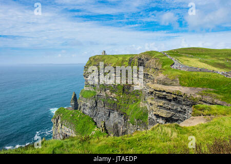 Les falaises de Moher, le Burren, comté de Clare, Munster, République d'Irlande, Europe Banque D'Images