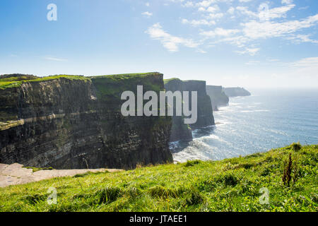 Les falaises de Moher, le Burren, comté de Clare, Munster, République d'Irlande, Europe
