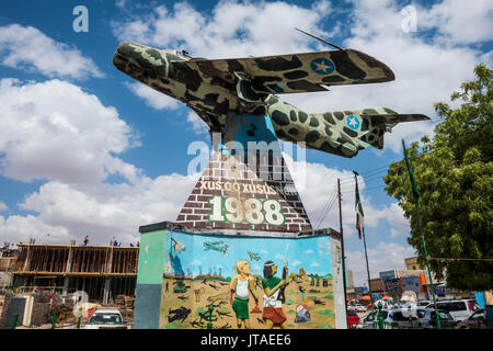 Ancien avion MIG russe dans le centre de Hargeisa, Somaliland, la Somalie, l'Afrique Banque D'Images