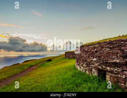 Village d'Orongo, parc national de Rapa Nui, Site du patrimoine mondial de l'UNESCO, l'île de Pâques, Chili, Amérique du Sud Banque D'Images