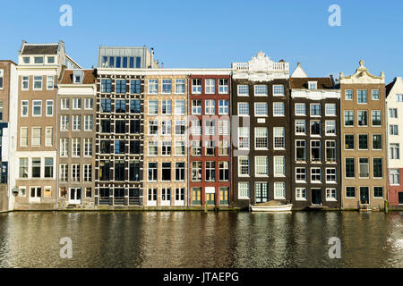 Vieux immeubles à pignons près de Damrak, Amsterdam, Pays-Bas, Europe Banque D'Images