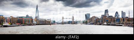 Panorama de Londres vu de Tamise avec le tesson, Tower Bridge et de la ville, Londres, Angleterre, Royaume-Uni, Europe Banque D'Images