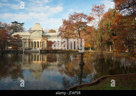 Le palais de cristal dans le parc del Buen Retiro, Madrid, Spain, Europe Banque D'Images