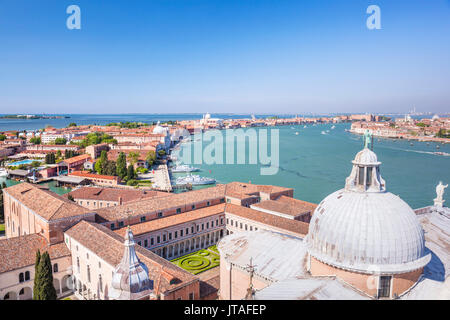 Église de San Giorgio Maggiore, le toit et le dôme, avec vue sur l'île de Giudecca, à Venise, l'UNESCO World Heritage Site, Vénétie, Italie, Europe Banque D'Images