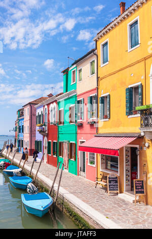 Fishermens cottages aux couleurs vives sur l'île de Burano, dans la lagune de Venise (lagune de Venise), Venise, UNESCO World Heritage Site, Veneto, Itali Banque D'Images