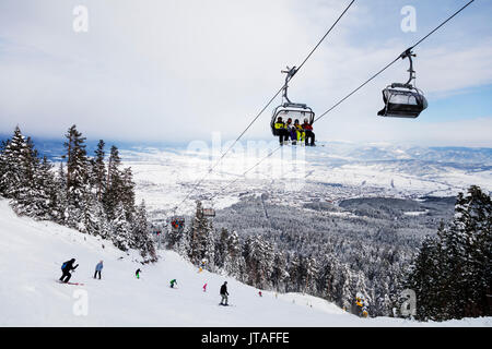 Les skieurs hors piste, resort Bansko, Bulgarie, Europe Banque D'Images