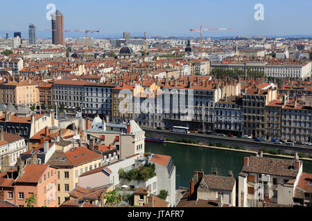 Vue panoramique à partir de la vue de Notre Dame de la colline de Fourvière, Lyon, vallée du Rhône, France, Europe Banque D'Images