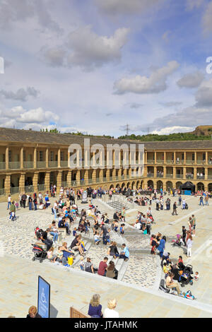 L'ouverture récente de la Pièce Hall après une £19 millions de programme de conservation et de transformation, Halifax, West Yorkshire, Angleterre, Royaume-Uni. Banque D'Images