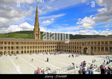 Pièce Hall ouvert récemment après une £19 millions de programme de conservation et de transformation de la place et clocher d'église, Halifax, West Yorkshire, England, UK Banque D'Images