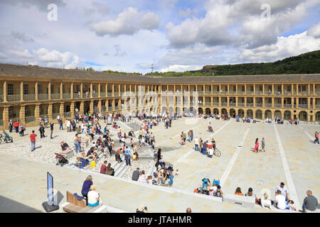 L'ouverture récente de la Pièce Hall après une £19 millions de programme de conservation et de transformation, Halifax, West Yorkshire, Angleterre, Royaume-Uni. Banque D'Images