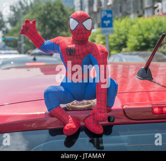 Spider-Man toy est vu sur un parking à Beijing, Chine. 08-août-2017 Banque D'Images