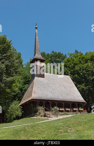 Église en bois du Musée ASTRA des civilisations et des traditions populaires, Sibiu, Roumanie Banque D'Images