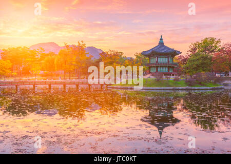 L'automne de Gyeongbokgung Palace à Séoul, Corée. Banque D'Images