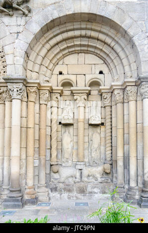 Basilique Saint-Sauveur Eglise catholique dans la cité médiévale de Dinan en Bretagne Banque D'Images