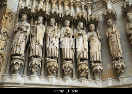 Des détails architecturaux et des statues sur Cathédrale notre dame en place notre dame, Amiens, somme, hauts de france, france Banque D'Images