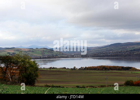 Ecosse, Highlands, paysages écossais, champs d'élevage, automne, Arbres, buissons, Shrubbery, eau salée, verdure, Nuageux, météo couvert, ville rurale Banque D'Images