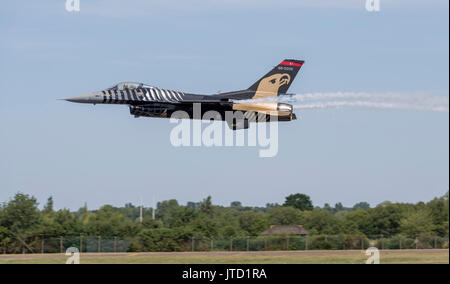 Soloturk, F-16C Fighting Falcon Display au Royal International Air Tattoo Banque D'Images