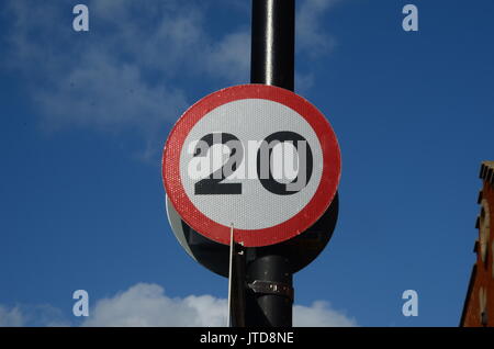 20 MPH road sign Banque D'Images