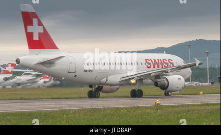 HB-IJQ Airbus A320-214 Swiss au départ de Zurich Banque D'Images