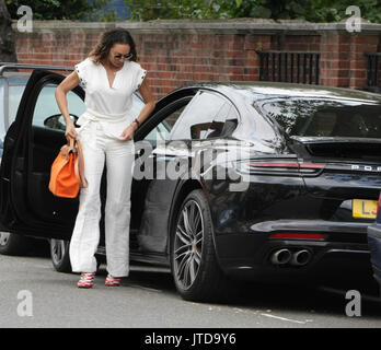 Bien habillé Boris Becker et Lilly Becker prendre leur fils Amadeus sur une journée en famille au cours d'une pause dans le tournoi de Wimbledon. Boris est vu avec encore une autre toute nouvelle voiture de sport Porsche. Comprend : Lilly Becker Où : London, Royaume-Uni Quand : 08 mai 2017 Source : WENN.com Banque D'Images