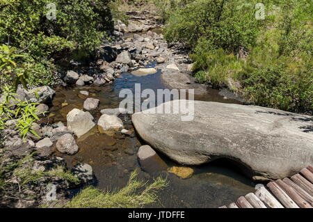 Un pour Thukela River dans la montagne du Drakensberg, Afrique du Sud Banque D'Images