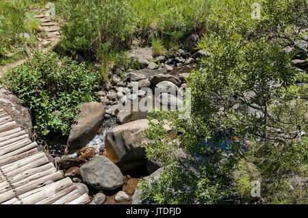 Un pour Thukela River dans la montagne du Drakensberg, Afrique du Sud Banque D'Images