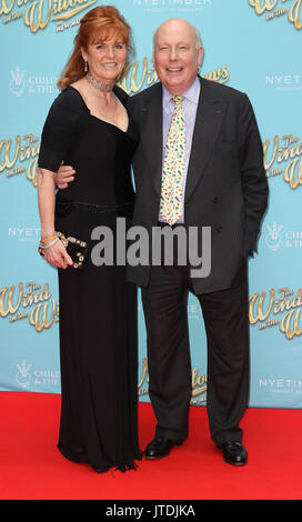 Jun 29, 2017 - Sarah Ferguson et Julian Fellowes assister à 'Le vent dans les saules' musical Gala, London Palladium à Londres, Angleterre, U Banque D'Images