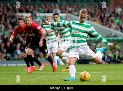 Leigh Griffiths Celtic les côtés marque son premier but, d'une pénalité, pendant la Coupe, Betfred Deuxième tour au Celtic Park, Glasgow. Banque D'Images