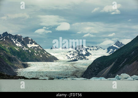 Par endroit léger sur Grewingk Glacier et lac de Kachemak Bay State Park sur la péninsule de Kenai dans le sud de l'Alaska. Banque D'Images