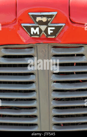 Dans les tracteurs d'époque entièrement restauré à l'état un spectacle d'outils agricoles et de machines sur l'île de Wight Banque D'Images
