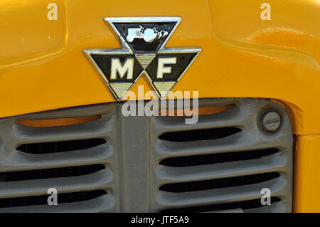 Dans les tracteurs d'époque entièrement restauré à l'état un spectacle d'outils agricoles et de machines sur l'île de Wight Banque D'Images