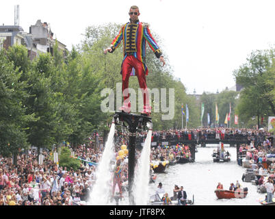 La bohème sur le bateau dans le canal Prinsengracht participant à la parade lors d'un canal à Amsterdam Amsterdam Gay Pride le 5 août , 2017 à Amsterdam Banque D'Images