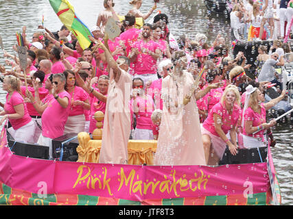 La bohème sur le bateau dans le canal Prinsengracht participant à la parade lors d'un canal à Amsterdam Amsterdam Gay Pride le 5 août , 2017 à Amsterdam Banque D'Images