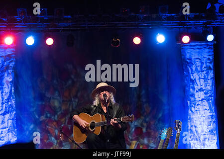 Arlo Guthrie et sa fille Sarah Lee en concert au parc de Long concert, Lancaster, PA. Morceaux inclus Alice's Restaurant, Ville de La Nouvelle Orléans. Banque D'Images