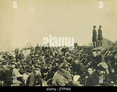 Les soldats de l'Union inscrits le long de la rive ouest de la rivière Marshalltown à Fredericksburg, Virginia (portrait) Banque D'Images