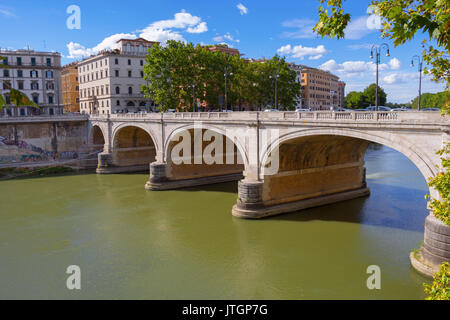 Le Ponte Cavour à Rome du pont sur le Tibre, Italie Banque D'Images