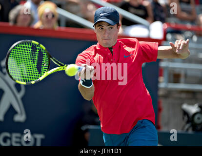 Montréal, Canada. 8e août, 2017. Ernesto Escobedo de United States renvoie la balle au cours du premier match contre la Géorgie de Nikoloz Basilashvili au tournoi de tennis de la Coupe Rogers à Montréal, Canada, le 8 août 2017. Crédit : Andrew Soong/Xinhua/Alamy Live News Banque D'Images