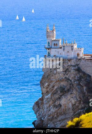 Swallow's Nest Château sur fond bleu marine, Crimea, Ukraine Banque D'Images