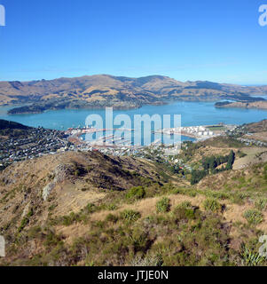 Une vue panoramique vertical de Lyttleton Harbour et Port sur un matin d'automne de la télécabine au sommet du Port Angeles, Christchurch, Canterbury, Banque D'Images